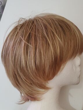 Tony of Beverly Wig, Sonya Malibu Blonde, Average, Medium Length, New Never Worn